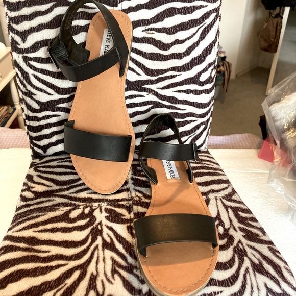 Steve Madden Shoes - Steve Madden women’s sandals Size 6